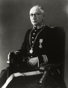 105885 Portret van Obbe Norbruis, geboren 28 februari 1895, burgemeester van Zuilen (1935-1953), overleden Almelo, 3 ...